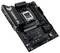 Moederbord van bovenaf gezien, gemarkeerd als 'TUF Gaming'. Het bevat PCIe-sleuven, RAM-banken en aansluitingen voor CPU en randapparatuur.