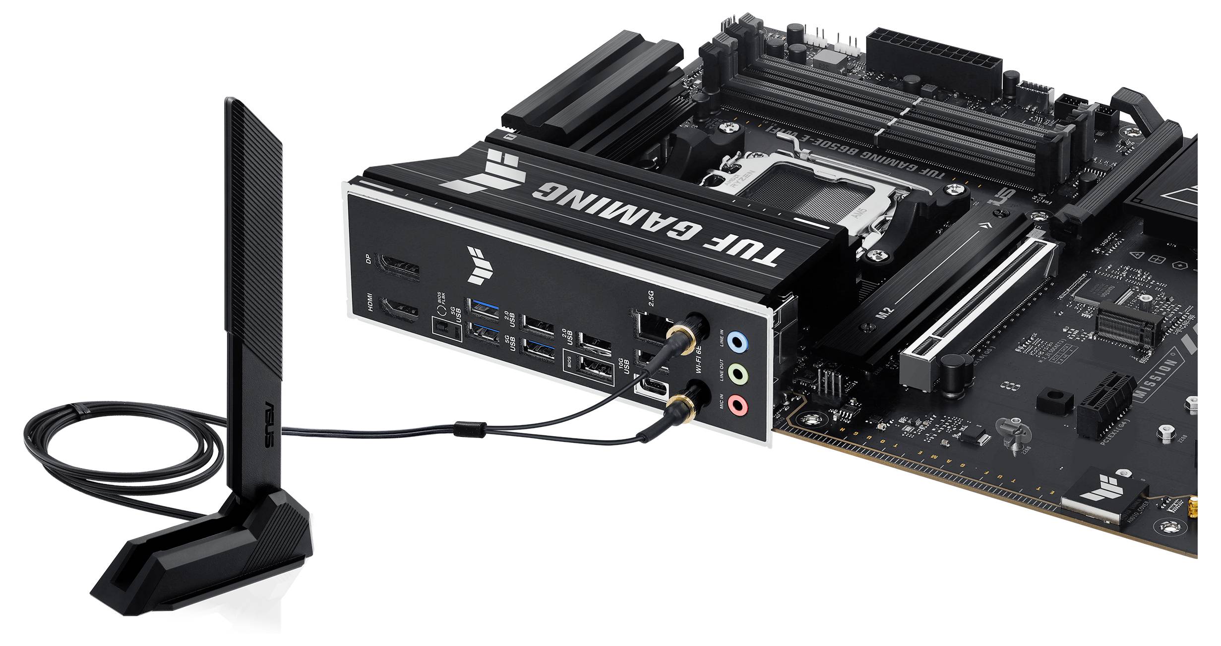 Moederbord met WLAN-antenne, meerdere USB-aansluitingen, audio-aansluitingen en 'TUF GAMING'-opschrift.