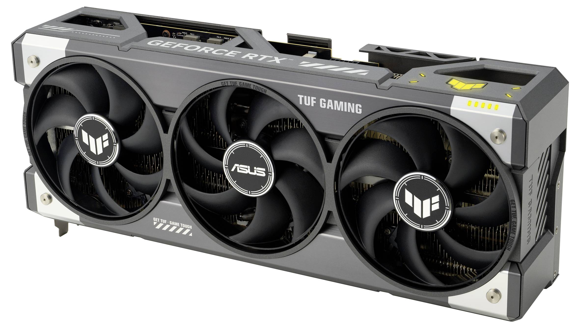Een ASUS TUF Gaming GeForce RTX videokaart met drie grote ventilatoren en opvallende behuizingsdetails voor verbeterde koeling.