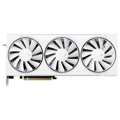 Witte videokaart met drie grote koelventilators, netjes op een rij gerangschikt. De kaart wordt bekeken vanuit de ventilatorzijde, zonder zichtbare merknaam.