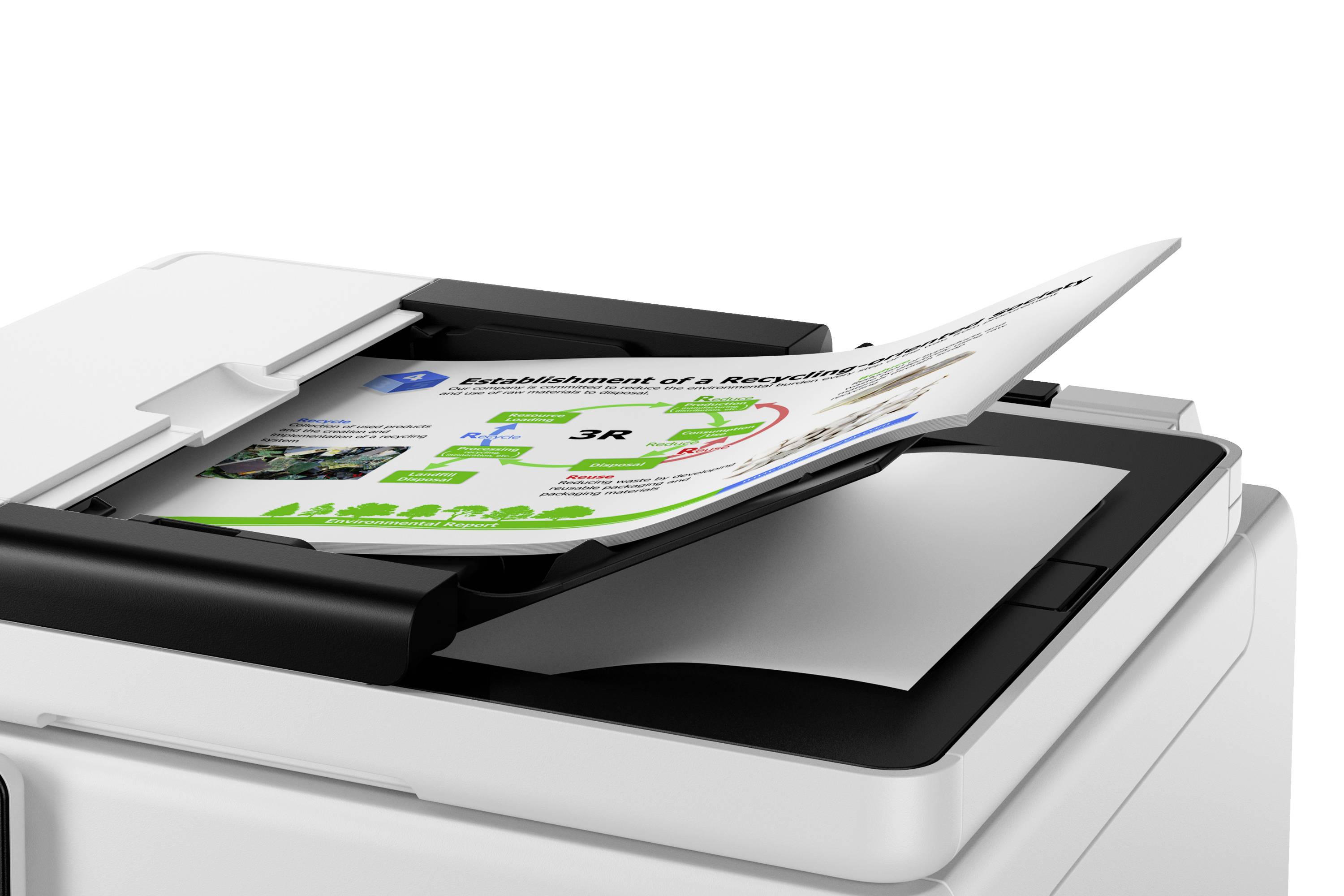 Een printer drukt een kleurrijke informatieve grafiek over recycling met groene symbolen en tekst over de circulaire economie.