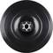 Zwart gegummeerd wiel met een metalen centrum, met radiaal gerangschikte ribben, tegen een witte achtergrond.