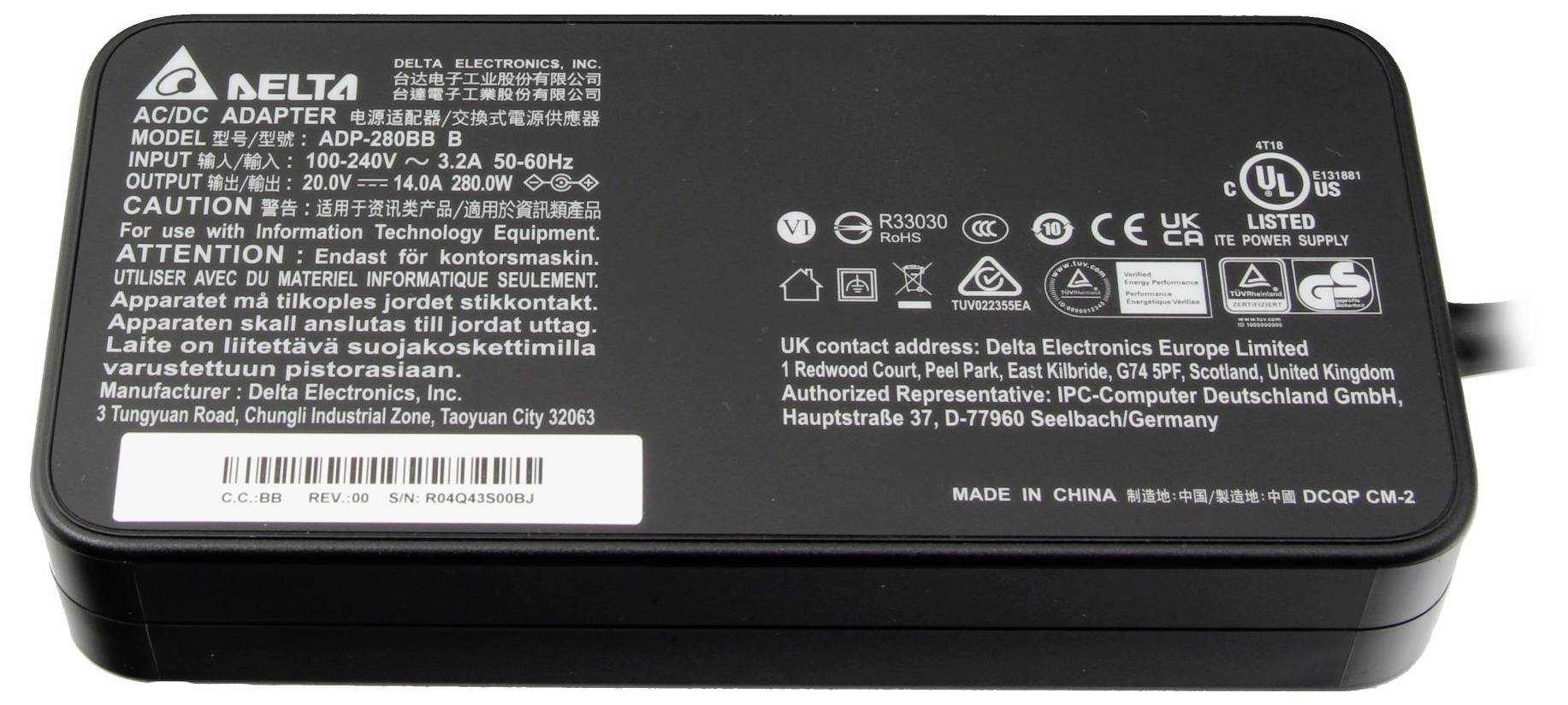 Netvoedingsadapter afgebeeld: Delta Electronics merk, model ADP-180HB B, Invoer 100-240V 2,4A, Uitvoer 19V 9,5A, met veiligheids- en fabrikantinformatie.