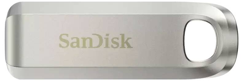 Een zilveren USB-stick van het merk SanDisk met afgeronde randen en een sleutelringgat rechts.