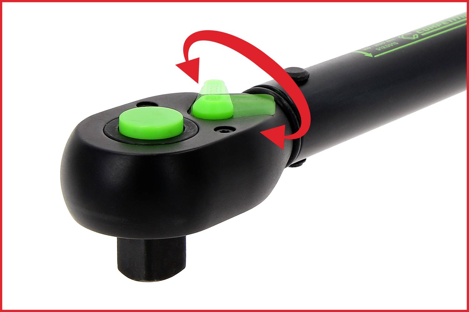 Een zwarte momentsleutel met groene knoppen toont hoe de draaiknop met een rode pijl kan worden gedraaid om de spanning in te stellen.