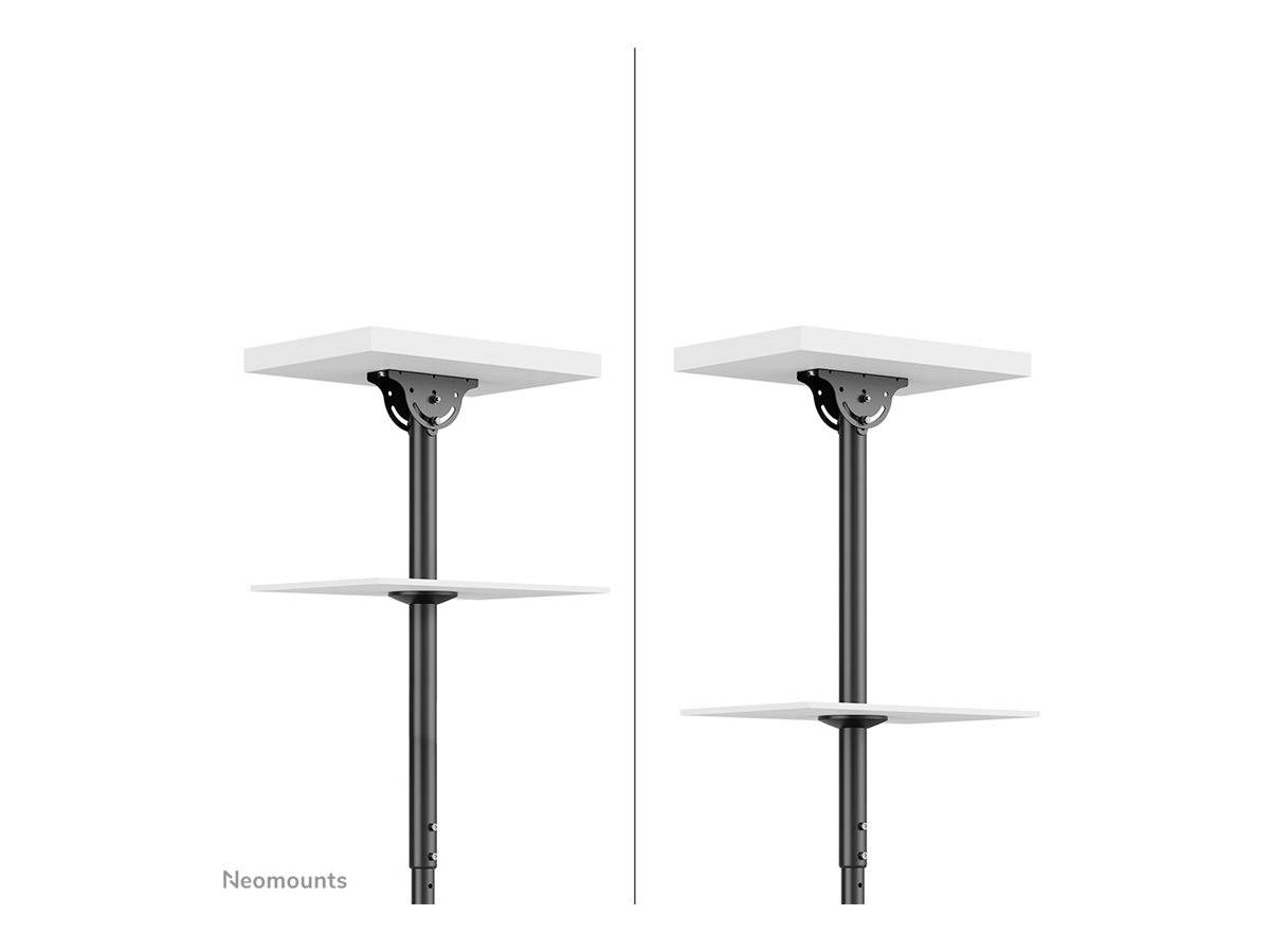 Twee witte plankborden op zwarte stangen, links licht hellend, rechts horizontaal uitgelijnd.