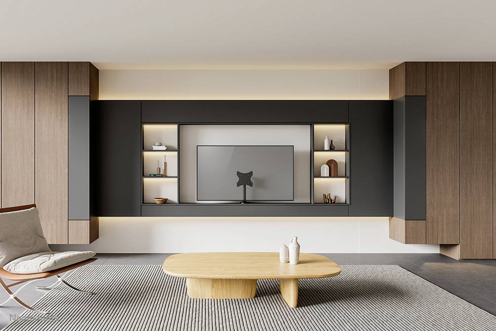 Woonkamer met modern design, een grote televisie in zwarte wandbekleding, planken met decoraties en een houten salontafel op een grijze vloerkleed.