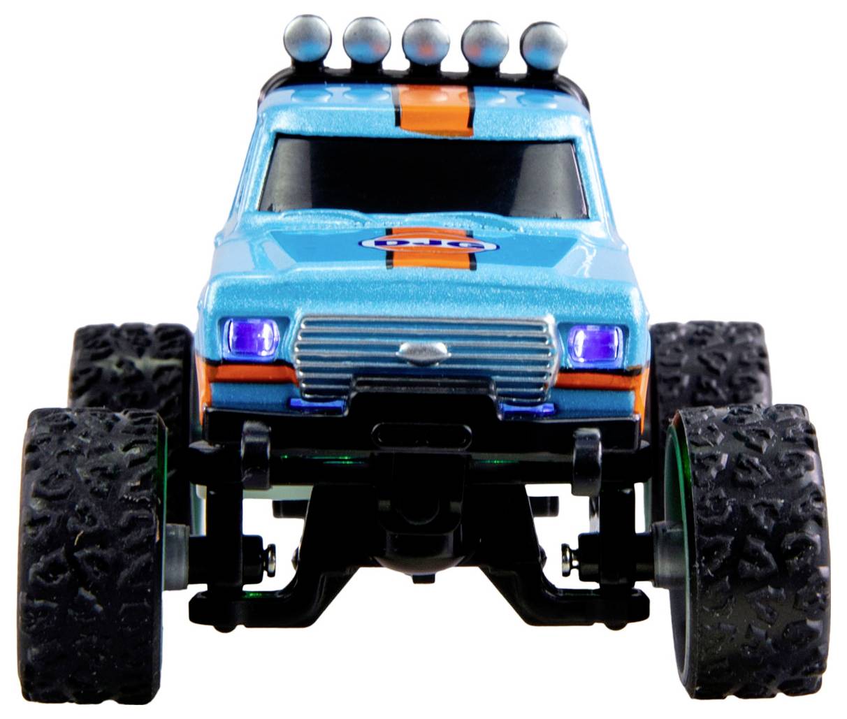 Speelgoedauto in blauw en oranje, met grote banden en lichten op het dak. Het toont een robuust en avontuurlijk ontwerp.