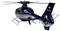 Een donkerblauwe modelhelikopter wordt van opzij getoond. Op de voorkant staat 'EC135', en aan de achterkant zijn letters en een vlag zichtbaar.