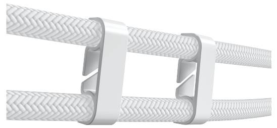 Drie witte banden zijn parallel gerangschikt en worden bij elkaar gehouden door twee witte clips die de banden stabiliseren en ordenen.
