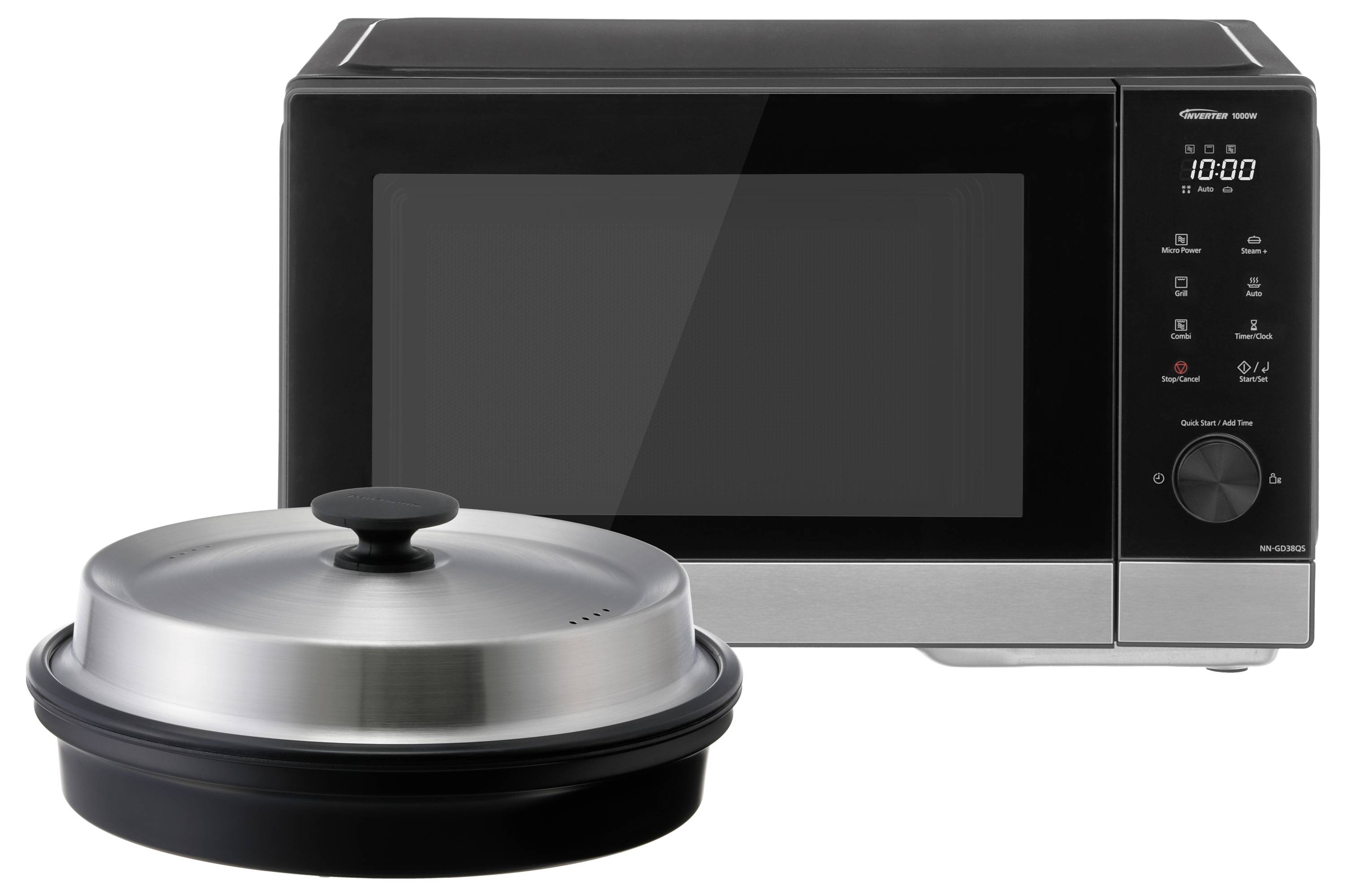 Een zwarte magnetron met digitaal display en bedieningspaneel rechts. Ervoor staat een ronde, zilveren stoommand met deksel.