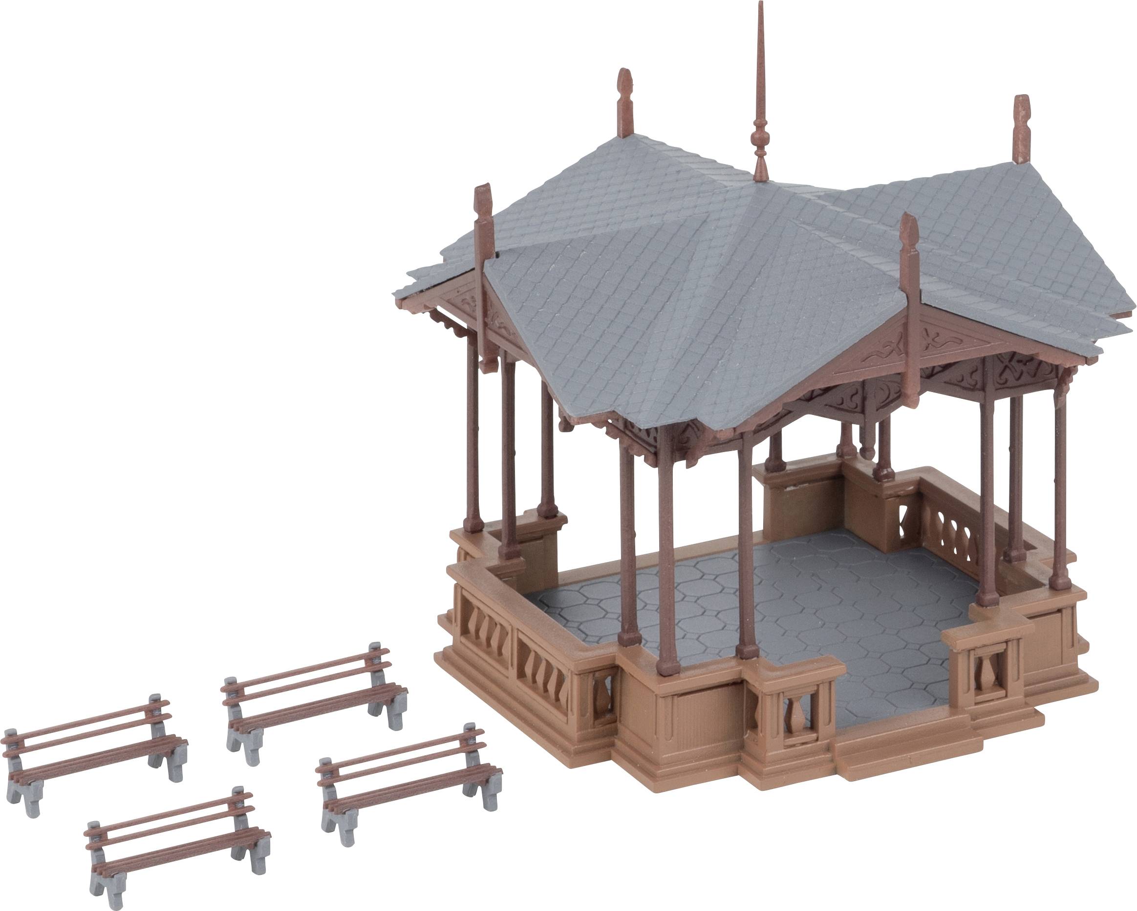 Een model van een paviljoen met een grijs dak en een bruine structuur. Ernaast liggen vier kleine, bruine banken.