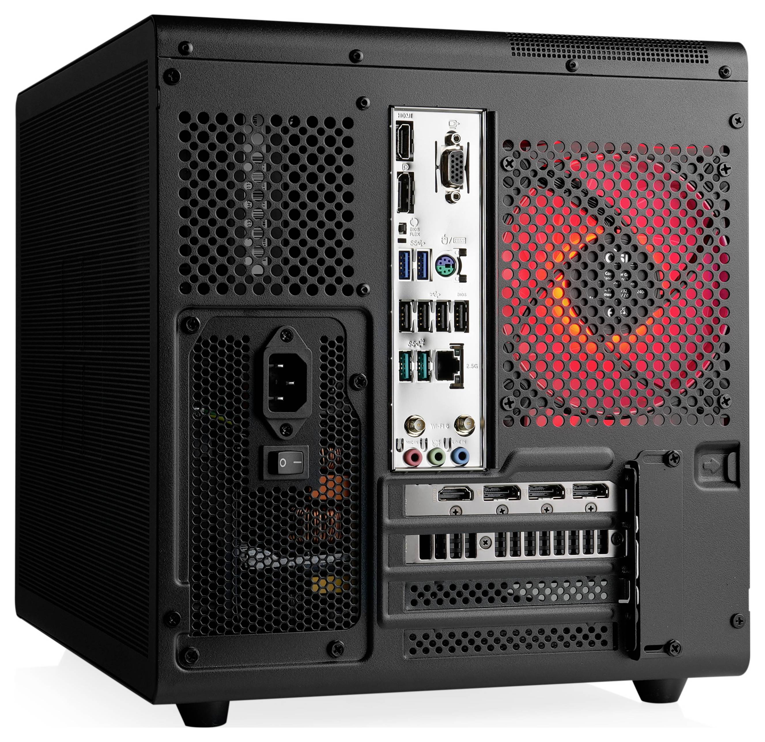 De afbeelding toont de achterkant van een zwarte computerkast met zichtbare poorten, ventilatieopeningen en een rood verlichte ventilator.