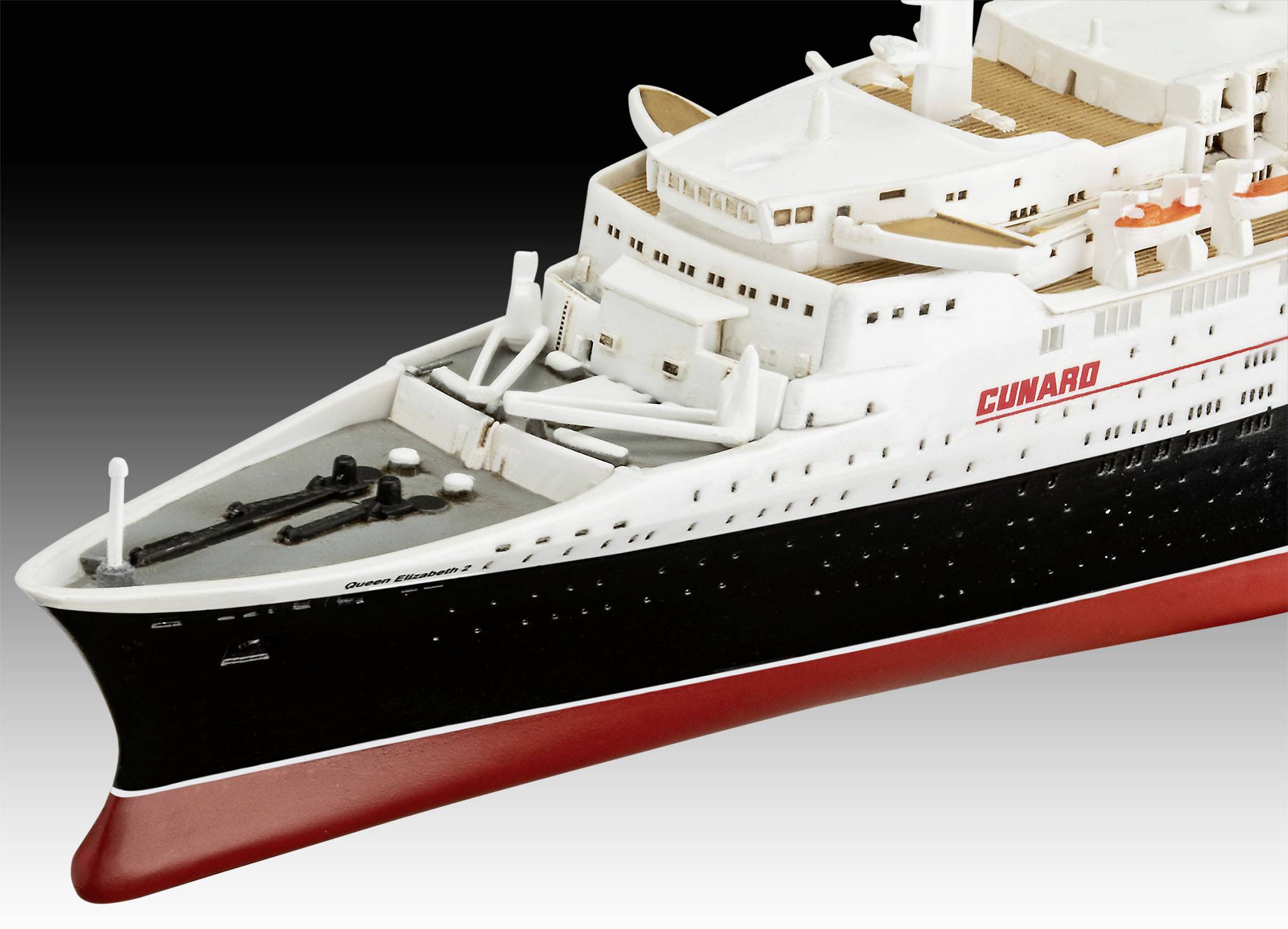 Model van een cruiseschip met een zwarte romp en wit dek, met opschrift 'Cunard'.