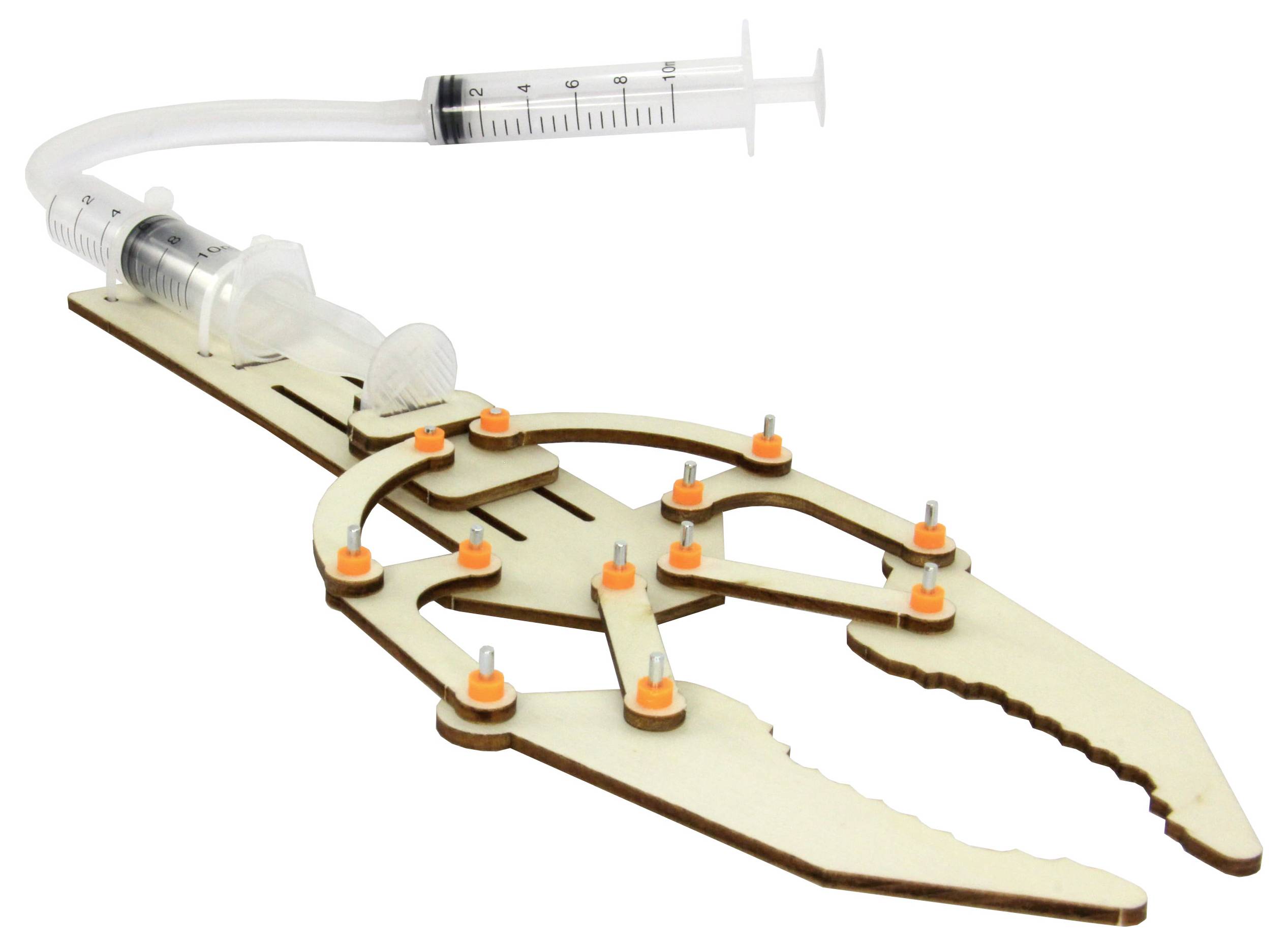 Houten model van een grijptang met hydraulische aandrijving, bestaande uit een spuit en slang voor het besturen van de beweging.