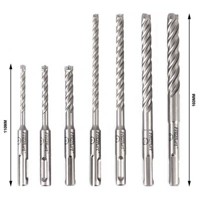 Een set van zeven metalen boren van verschillende lengtes, variërend van 110 mm tot 160 mm, gerangschikt in oplopende volgorde van links naar rechts.