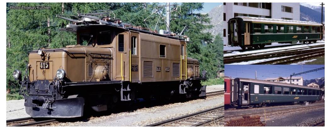 Bruine historische elektrische locomotief op rails, geflankeerd door twee groene treinwagons. De omgeving is bergachtig en bosrijk.