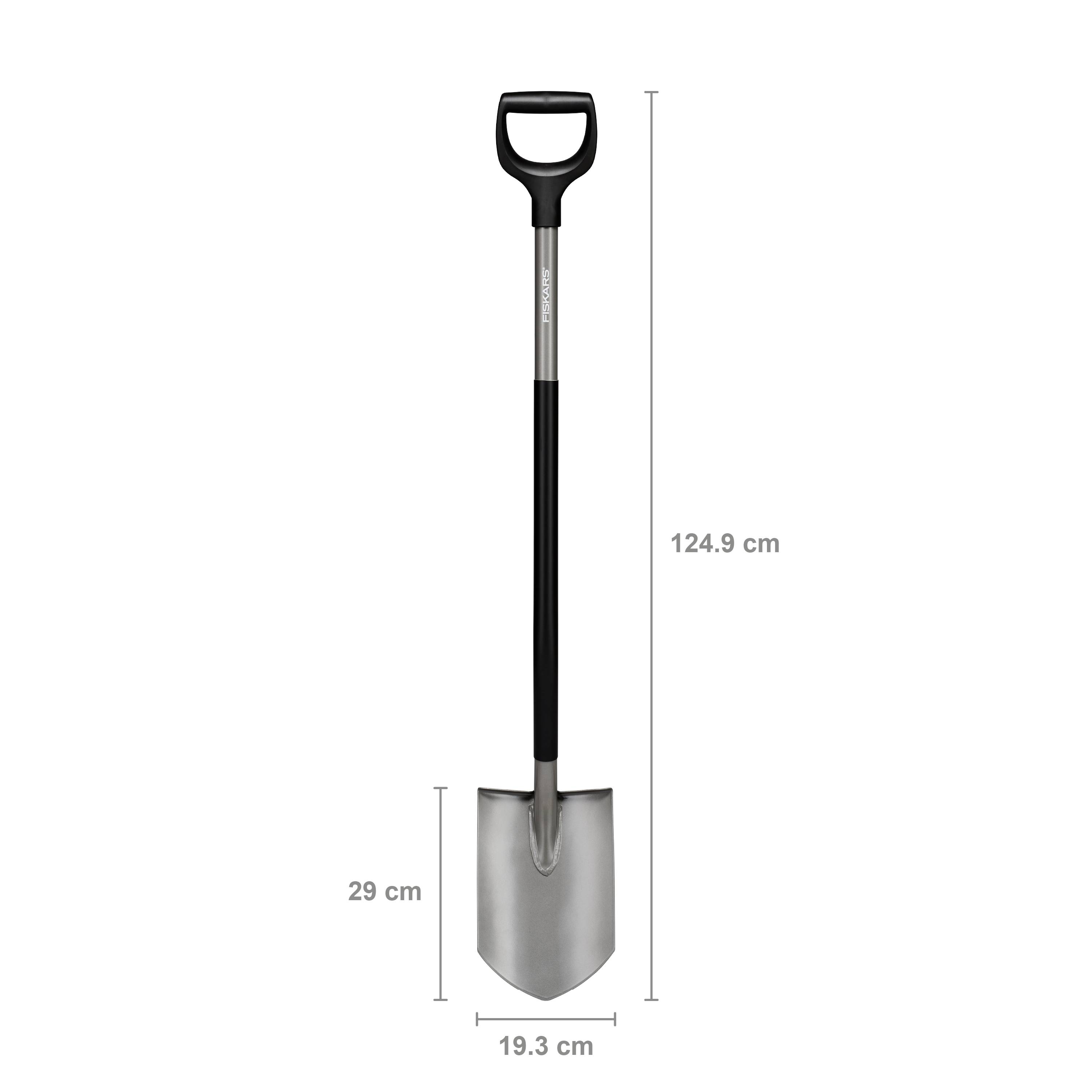 Een schop met een lengte van 124,9 cm. De schopkop meet 29 cm in de lengte en 19,3 cm in de breedte.