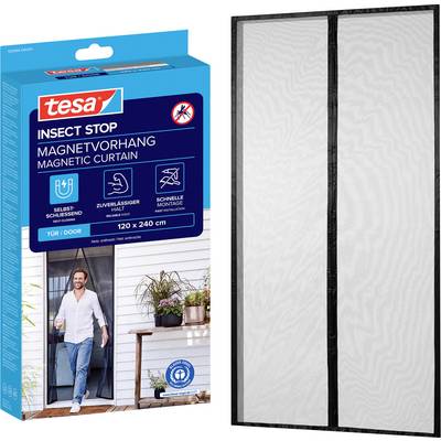 Productafbeelding van een Tesa Insect Stop magnetisch gordijn voor deuren, weergegeven met verpakking en het geïnstalleerde witte gaas met zwarte middennaden, afmeting 120 x 240 cm.