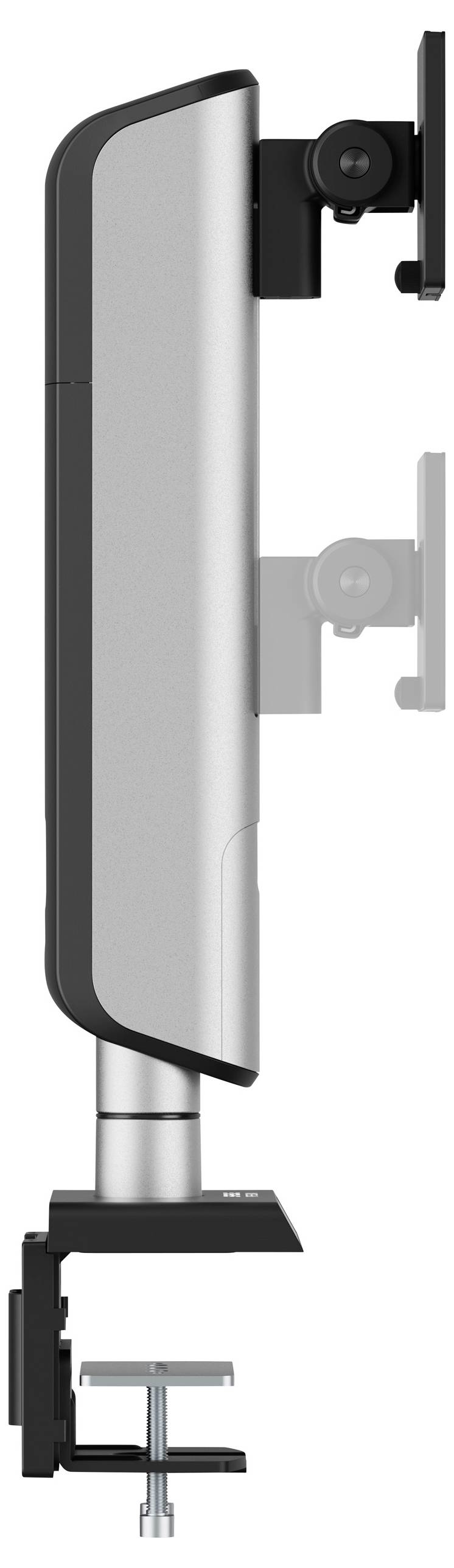 Zijaanzicht van een dubbele monitorstandaard in zilver en zwart, geklemd aan een tafel. Bovenarm is zichtbaar, onderarm is transparant.