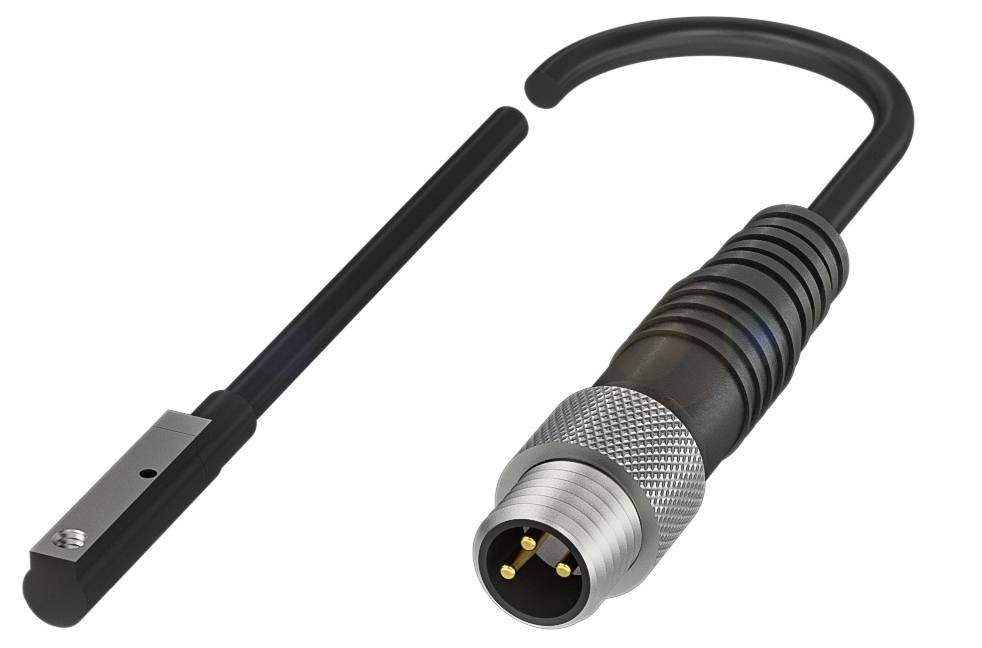 Een elektronische stekker met een lange zwarte kabel en metalen contacten, geschikt voor industriële toepassingen.