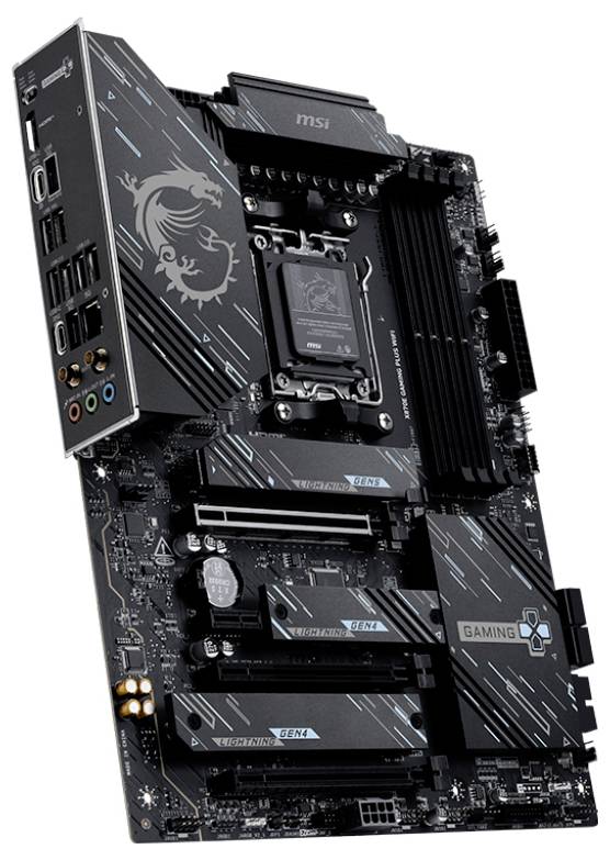 Een zwart gaming-moederbord met meerdere PCIe-slots, RAM-slots en koellichamen, gemarkeerd met het 'MSI'-logo.