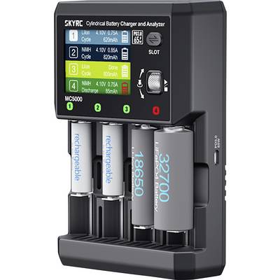 Cilindrische batterijlader met een digitaal scherm dat de laadstatus weergeeft voor vier batterijen, inclusief batterijtypen, laadcyclus en capaciteit.