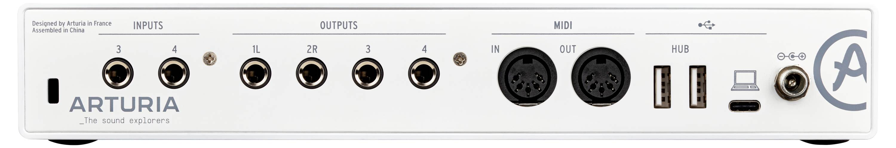 Achterkant van een audio-interface met meerdere ingangen, uitgangen, MIDI-poorten en USB-aansluitingen, merk Arturia.