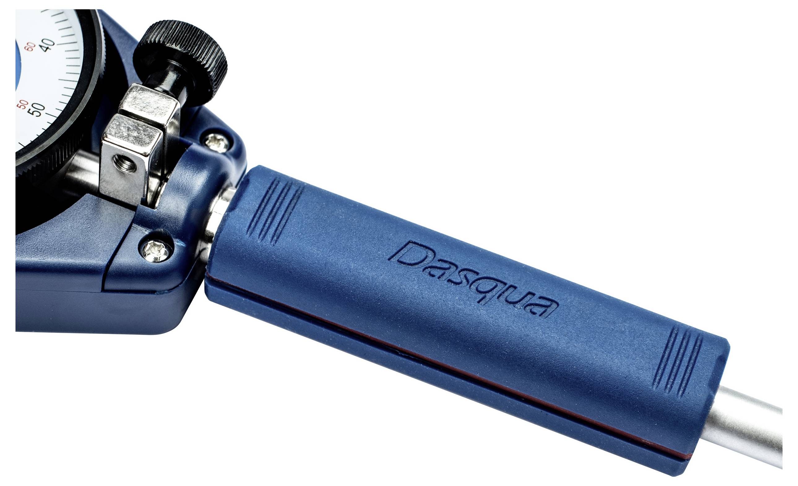 Een blauwe Dasqua momentsleutel met een meetwijzer op de achtergrond, waarbij een deel van het aandraaimechanisme zichtbaar is.