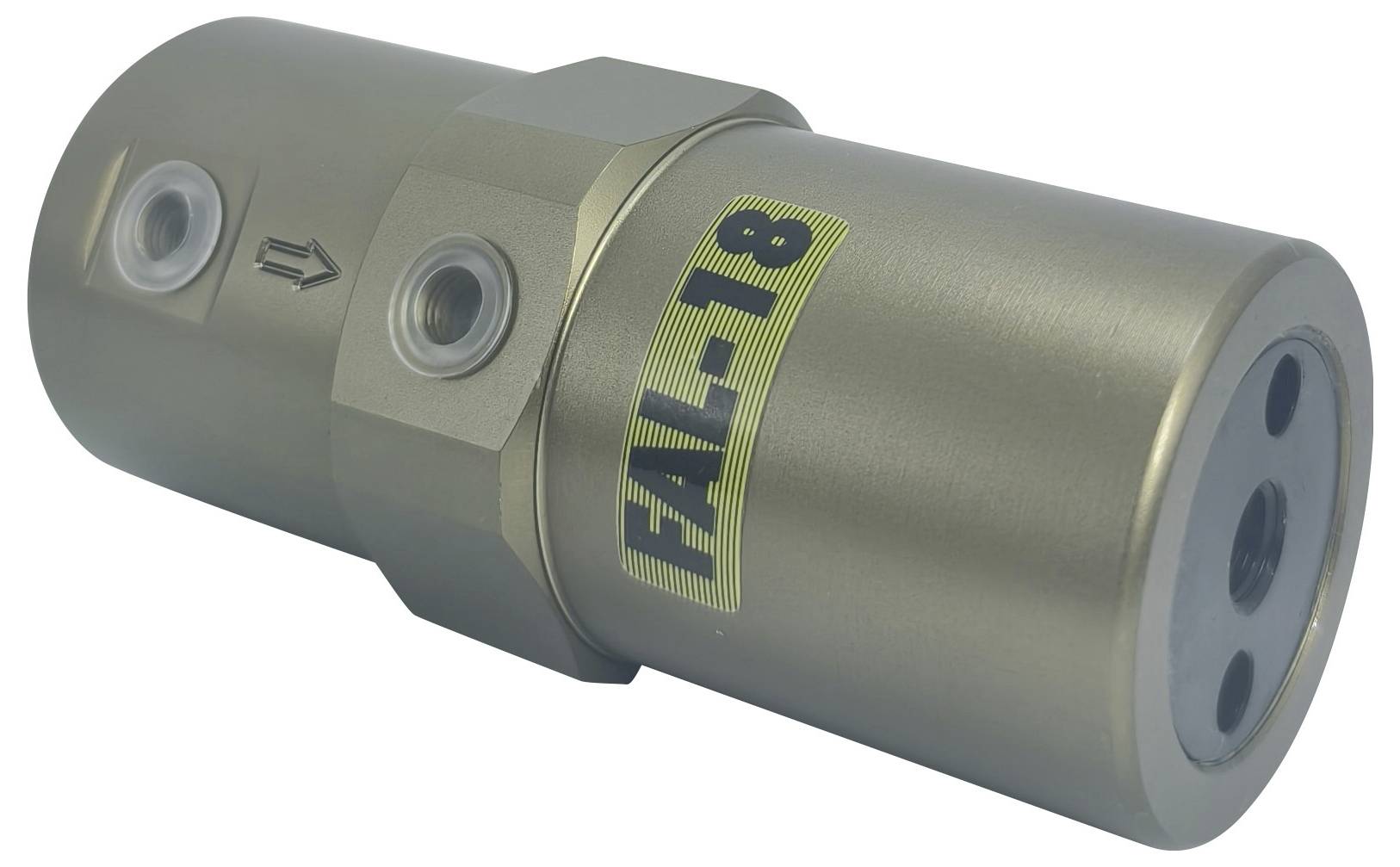 Een metalen cilinder gelabeld als 'EAL-18' met bouten en een pijl die de stromingsrichting aangeeft, gebruikt in industriële machines of buizensystemen.
