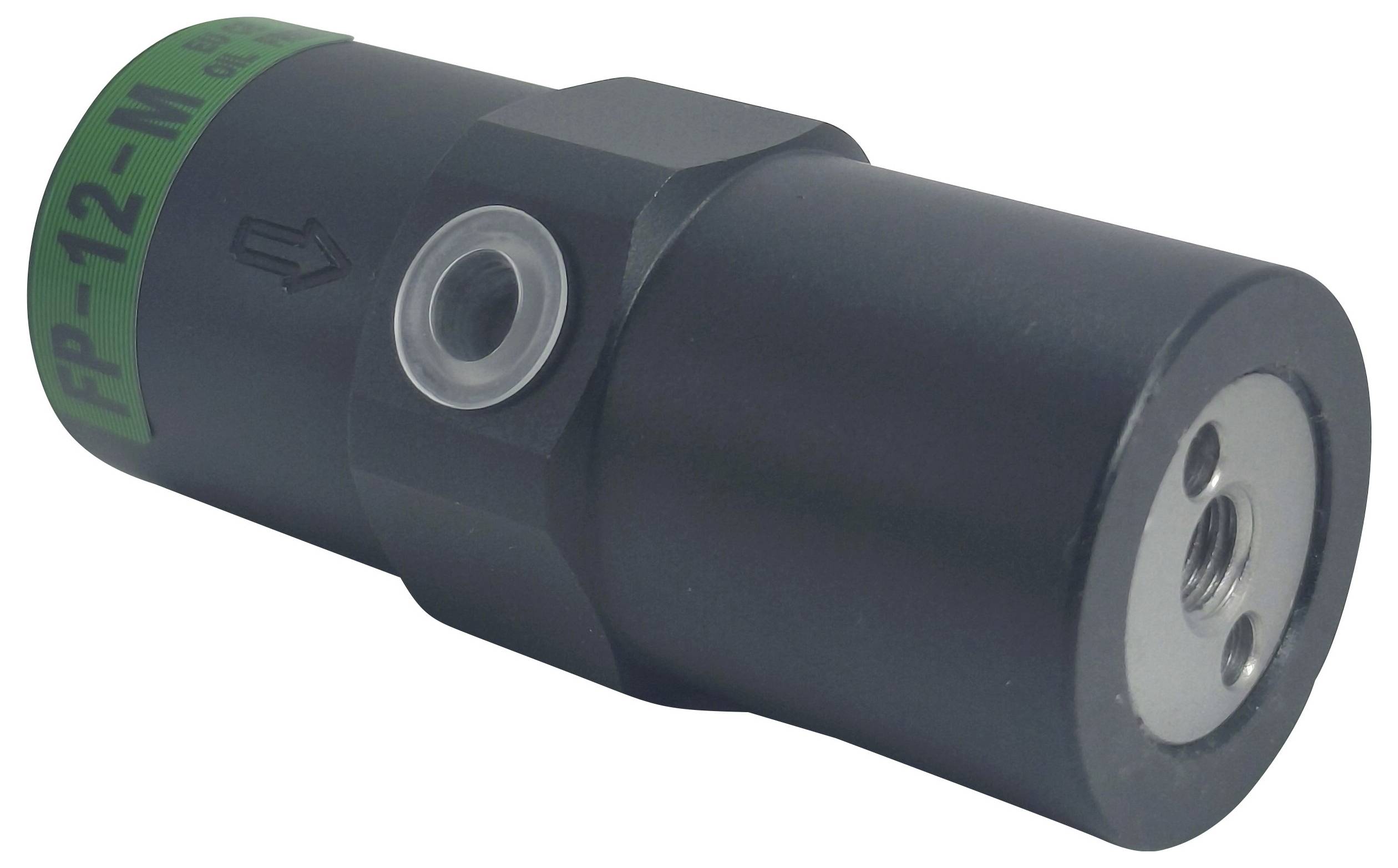 Een zwarte cilindervormige hydraulische klep met een groen label gemerkt 'FP-12-M'. Hij beschikt over een connector en een pijl die de stromingsrichting aangeeft.
