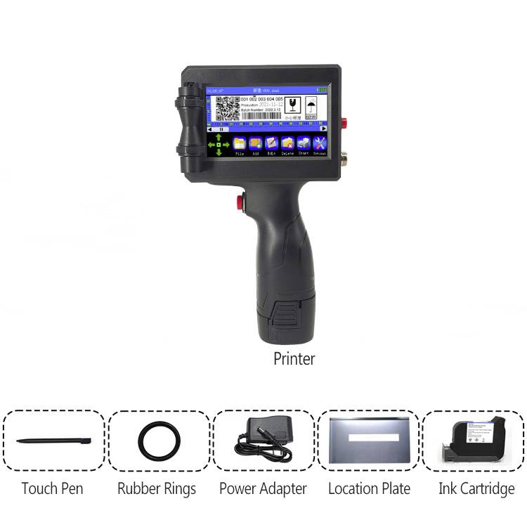 Handheld inkjetprinter met een touchscreendisplay en accessoires hieronder: touchpen, rubberen ringen, voedingsadapter, locatieplaat, inktcartridge.