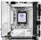 Een witte MSI MPG B660I mini-ITX moederbord met een drakendlogo, voorzien van een LGA 1700-socket, twee RAM-sleuven en verschillende poorten voor connectiviteit.