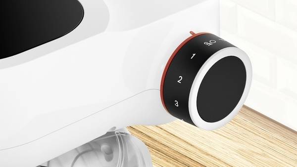 Close-up van een bedieningsknop van een apparaat met instellingen genummerd van 0 tot 3, geplaatst tegen een keukenwerkblad.