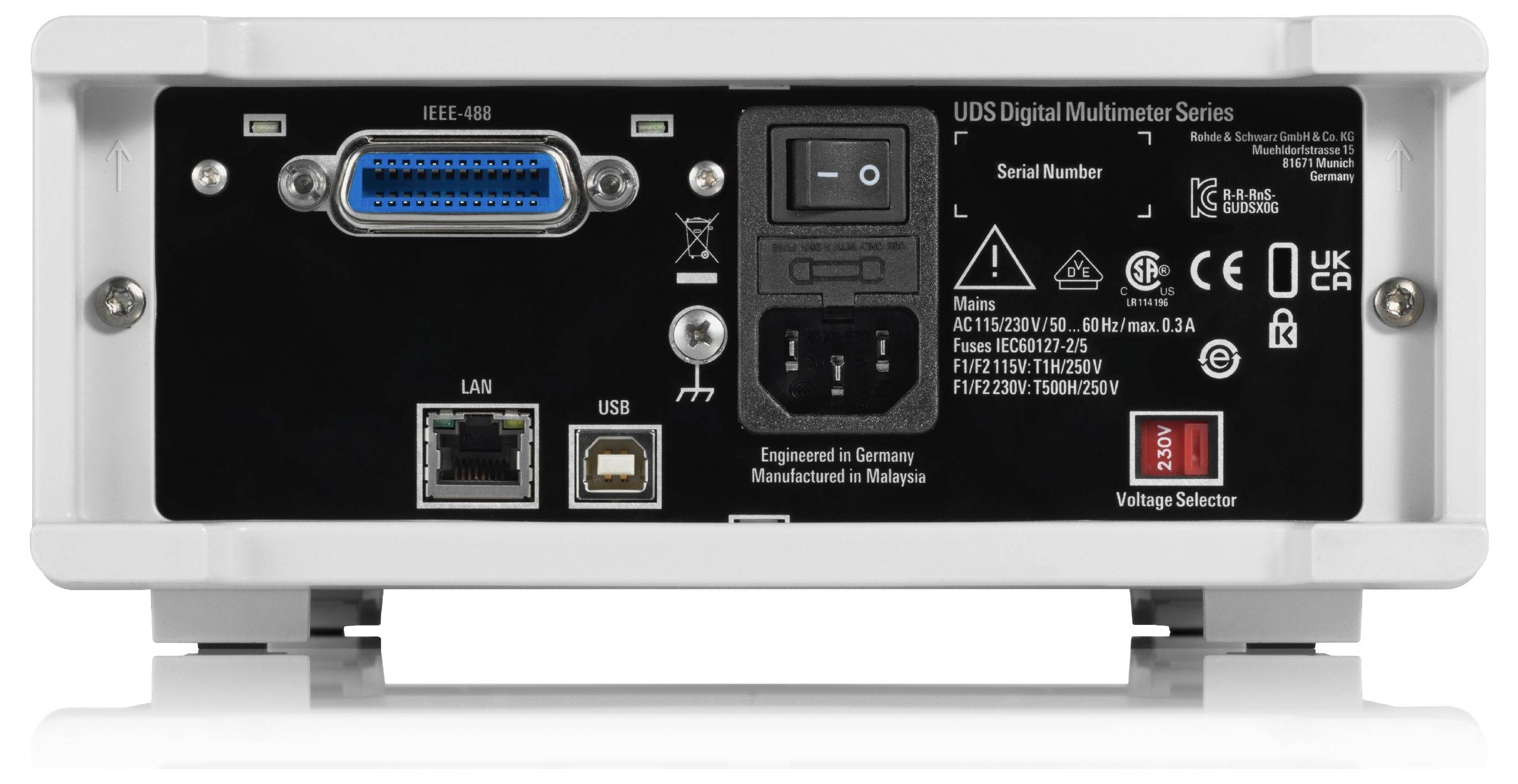 Achterpaneel van een digitale multimeter met poorten en verbindingsopties, inclusief LAN, USB en een spanningskeuzeschakelaar.