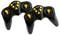 Twee zwarte gamingcontrollers met gele joysticks en knoppen naast elkaar, die een symmetrisch ontwerp met 'AMEWI'-branding tonen.