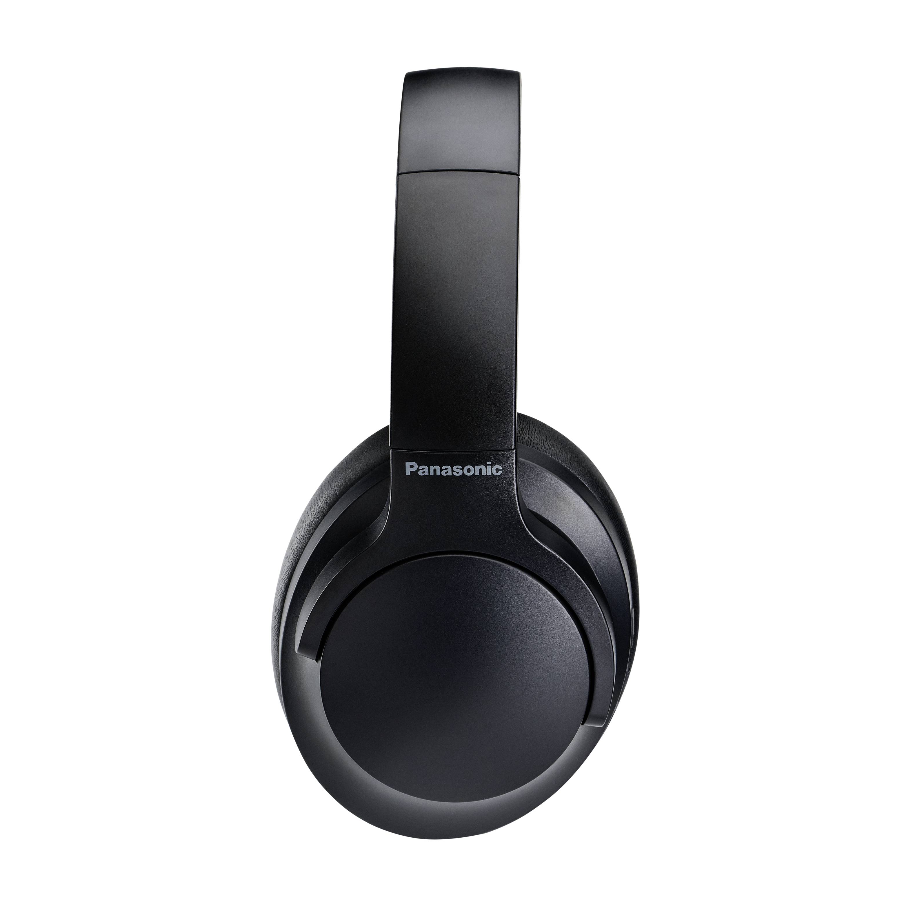 Een zwarte over-ear koptelefoon met het 'Panasonic' logo aan de zijkant.