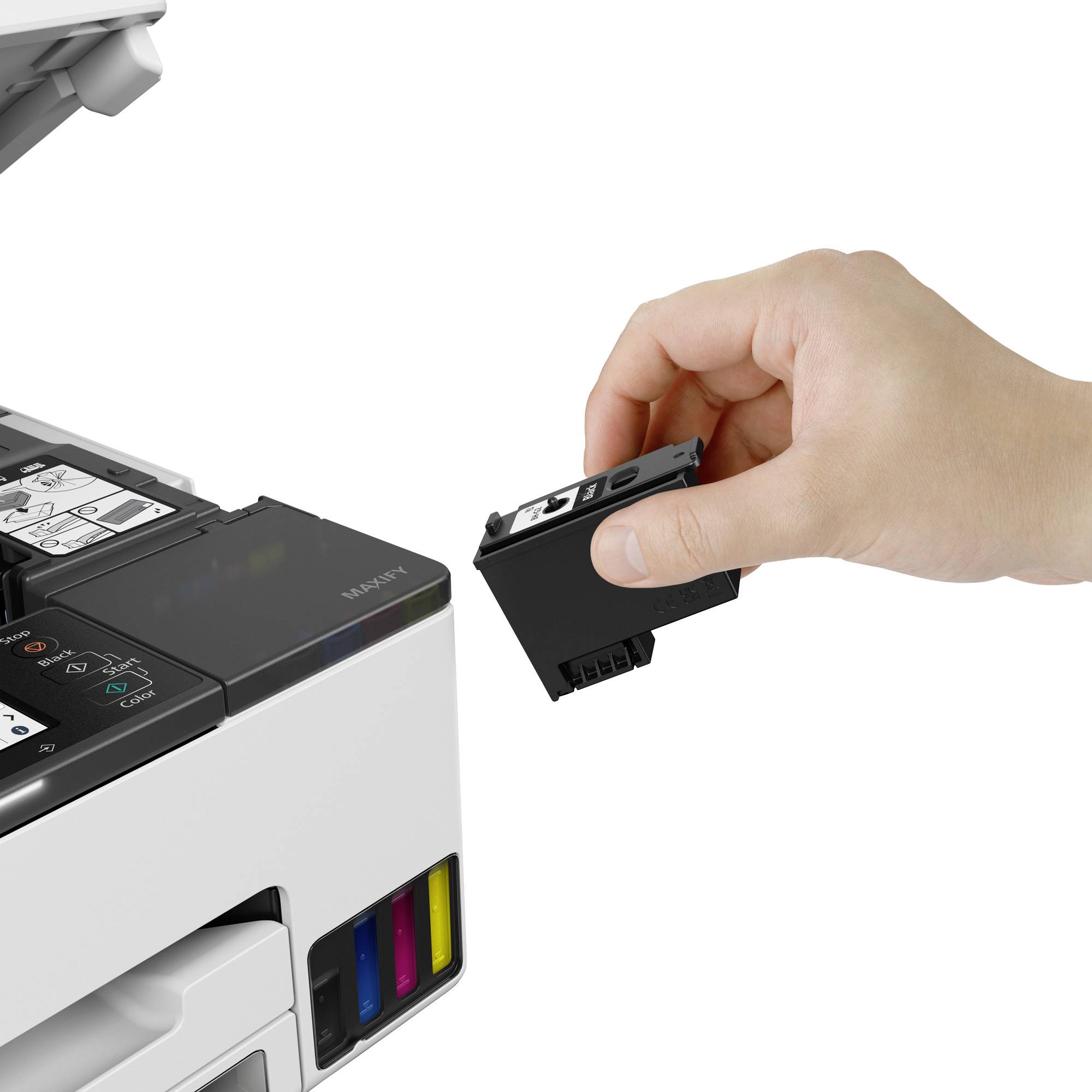 Een hand vervangt een inktcartridge in een multifunctionele printer. De focus is gericht op de cartridge die in de sleuf wordt geplaatst.