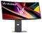 LG UltraGear gamingmonitor met een breed, gebogen scherm waarop een abstract kleurrijk ontwerp wordt weergegeven.