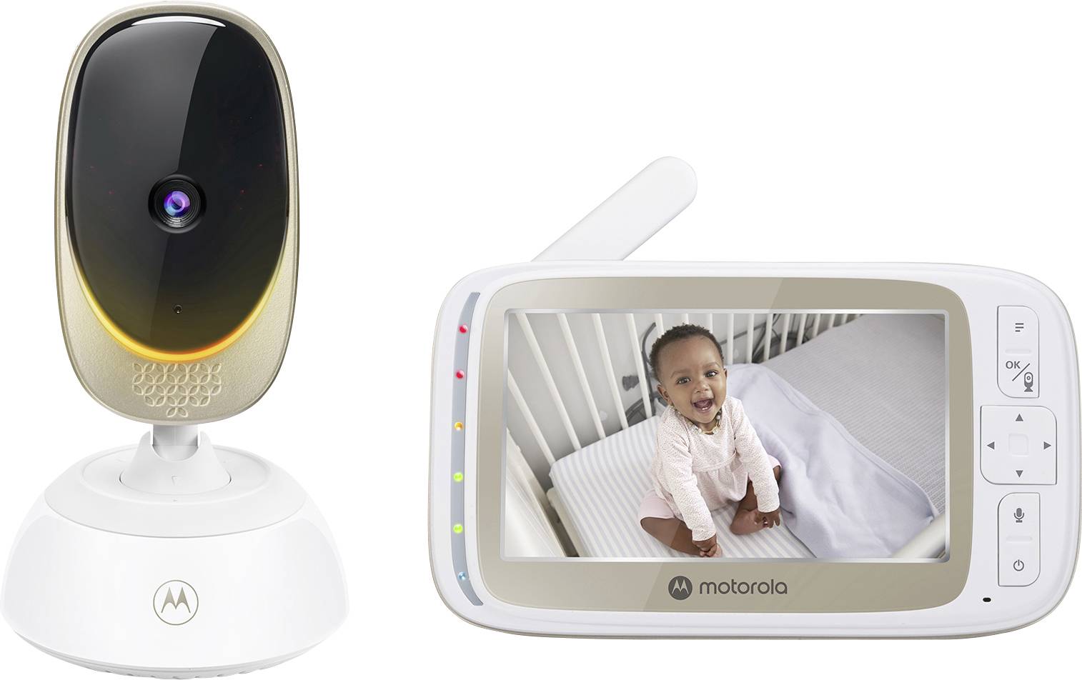 Een babyfoon-systeem met een camera (links) en een scherm (rechts) waarop een lachende baby in een wieg te zien is, wat veilig toezicht waarborgt.