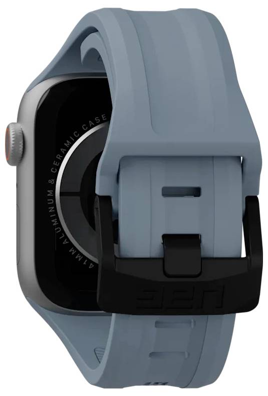 Een smartwatch met een blauwe rubberen band en een zwarte gesp, met een gladde, donkere behuizing en een zijknop met een oranje accent.