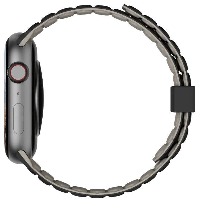 Smartwatch met een zwarte lus-band, zijaanzicht dat de digitale kroon en knoppen op een zilveren horloge-frame laat zien.