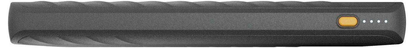 Een strakke, zwarte powerbank met een gestructureerde oppervlakte, een oranje knop en vier LED-indicatorlampjes die het batterijniveau weergeven.