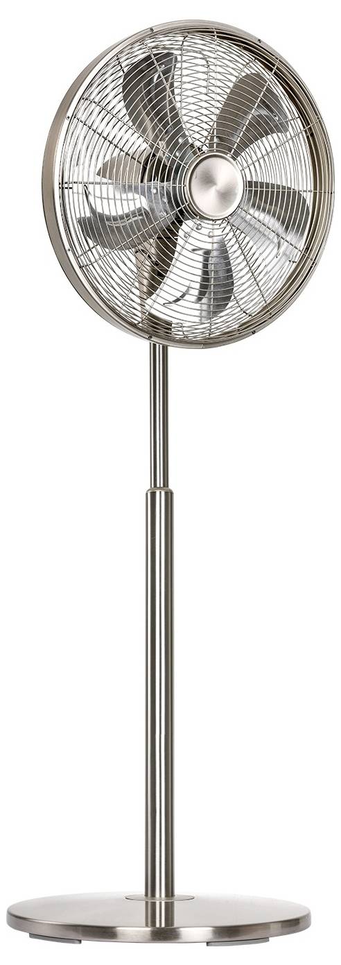 Een metalen voetstukventilator met drie bladen en een ronde basis, ontworpen voor het koelen van ruimtes, getoond in staande positie.