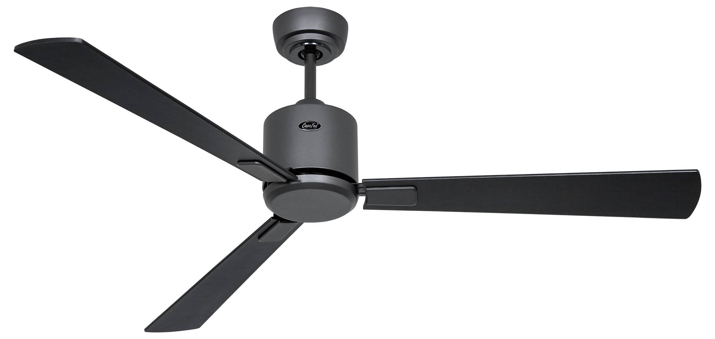 Een zwarte plafondventilator met drie bladen en een eenvoudig, modern ontwerp.