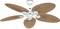 Plafondventilator met vijf houten bladvormige wieken en een witte basis, ontworpen voor koeling en decoratieve doeleinden.