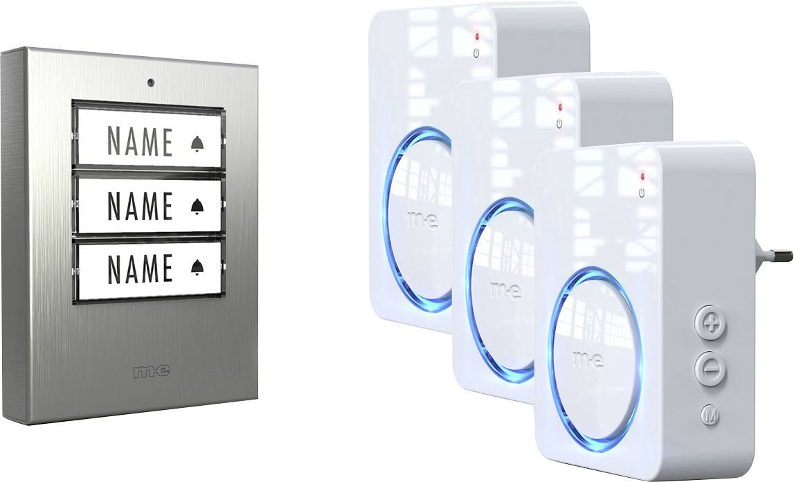 Deurbelsysteem met drie aanpasbare naamplaatjes aan de linkerzijde en drie stekkerdoorvoerbare belgeluidseenheden met blauwe led-verlichting aan de rechterzijde.