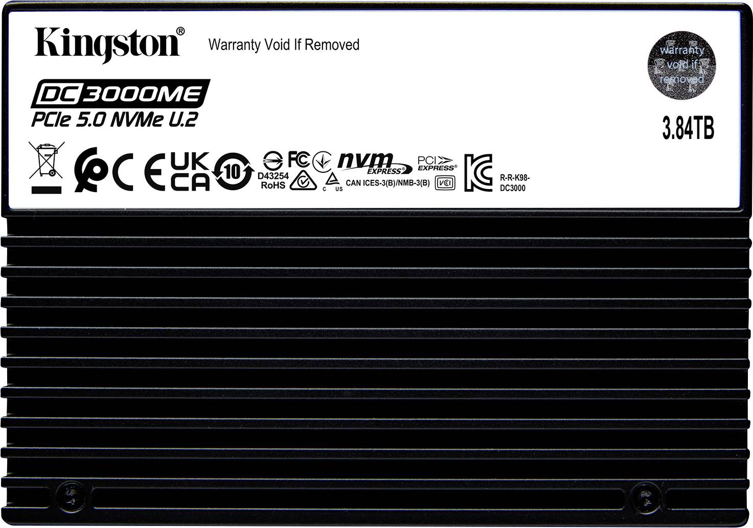 Vooraanzicht van een Kingston DC3000ME PCIe 5.0 NVMe U.2 SSD, gelabeld met '3.84TB' om opslagcapaciteit aan te geven, met garantiedetails.