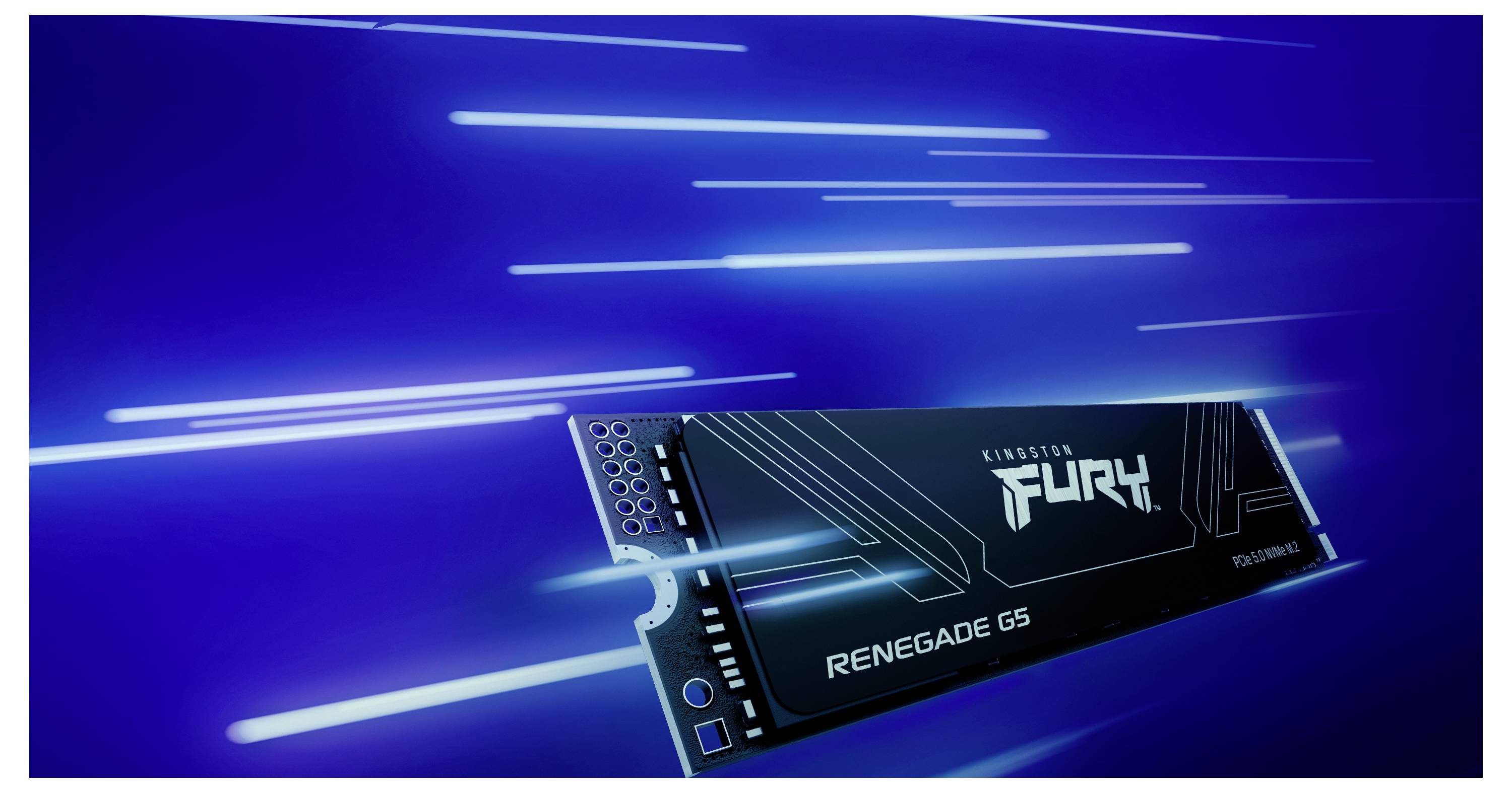 Een SSD met een futuristisch ontwerp en de tekst 'Kingston Fury Renegade G5' tegen een achtergrond van dynamische blauwe lichtstrepen.