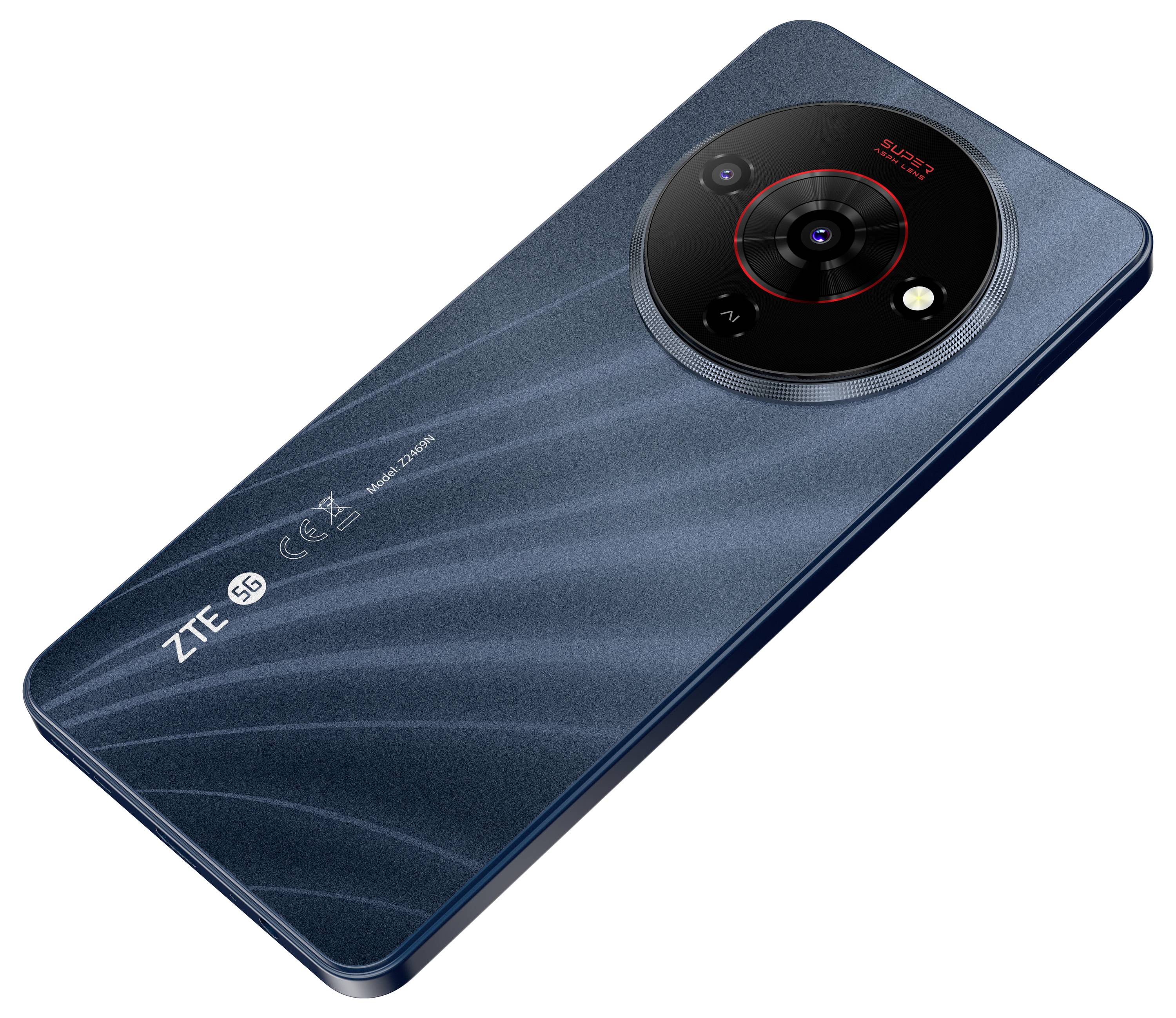 Een strakke blauwe smartphone met een groot, rond camerablok en ZTE-branding, die geavanceerd ontwerp en cameramogelijkheden demonstreert.